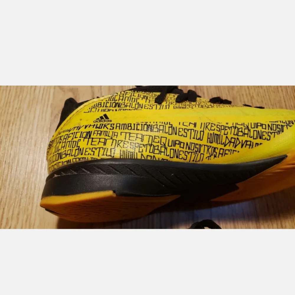 Adidas Men's Cleats Size: 6 Yellow and Black